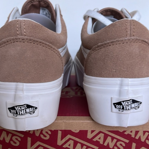 Vans WMNS Old Skool Stacked Soft Suede Burro/True White 
VN0A7Q5MB69
Platforms - Picture 13 of 16